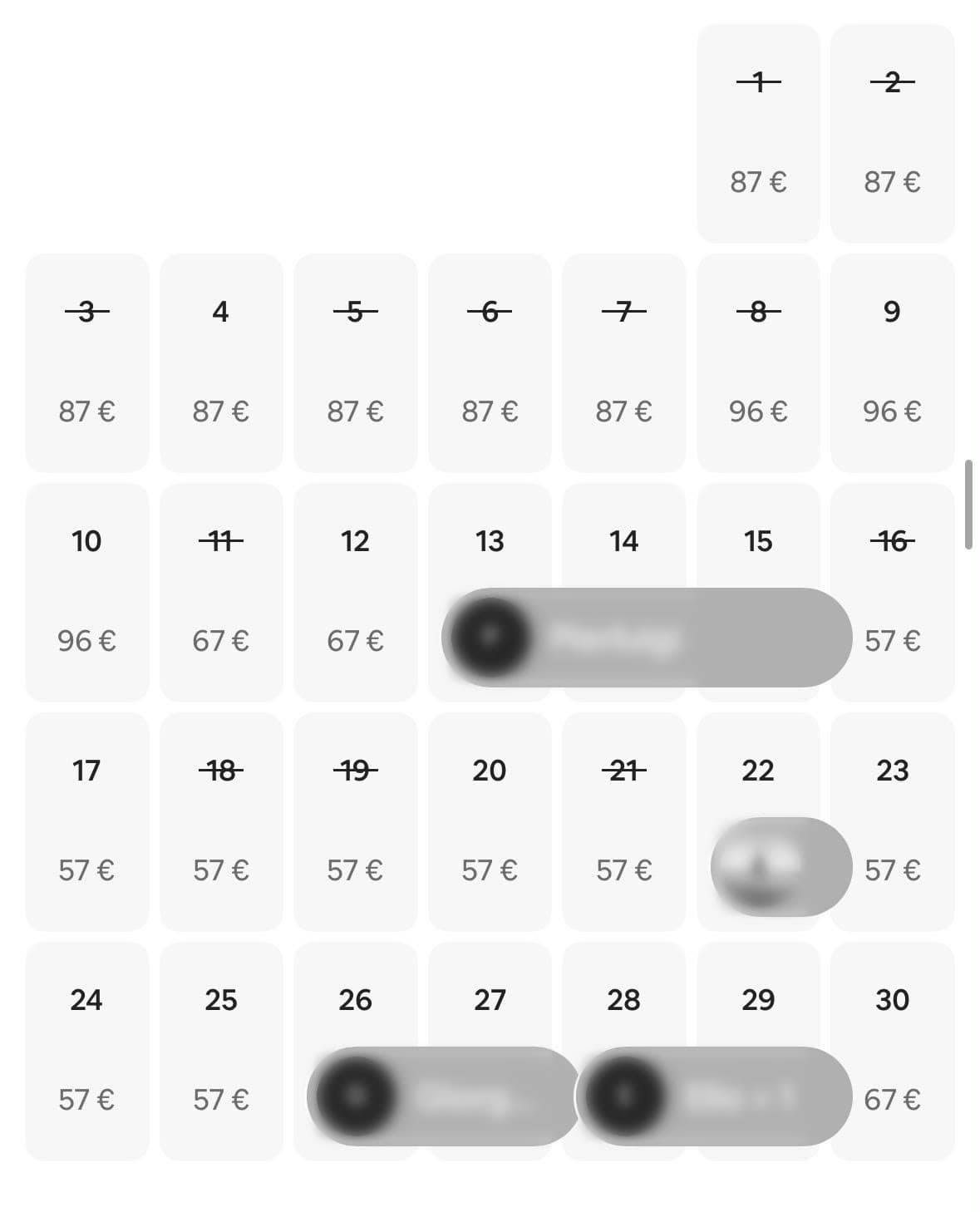 Calendario di un mese prima di Solace: poche prenotazioni e prezzi tra 57 e 96 euro a notte (nomi e foto degli ospiti sfocati)
